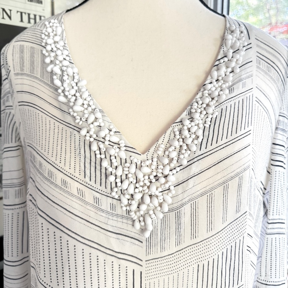 Banana Republic White Silk Blouse Navy Pattern Beaded V-Neck Size Medium - Picture 4 of 15